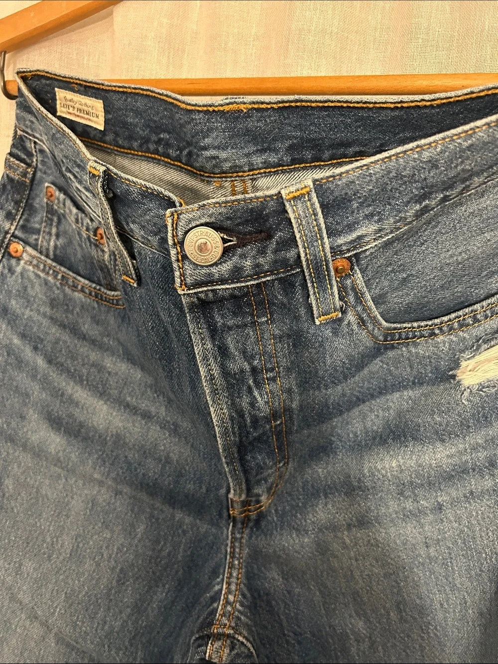 Levi's Boyfriend Jeans - Dark Blue with Distressed Knee - Picture 2 of 4